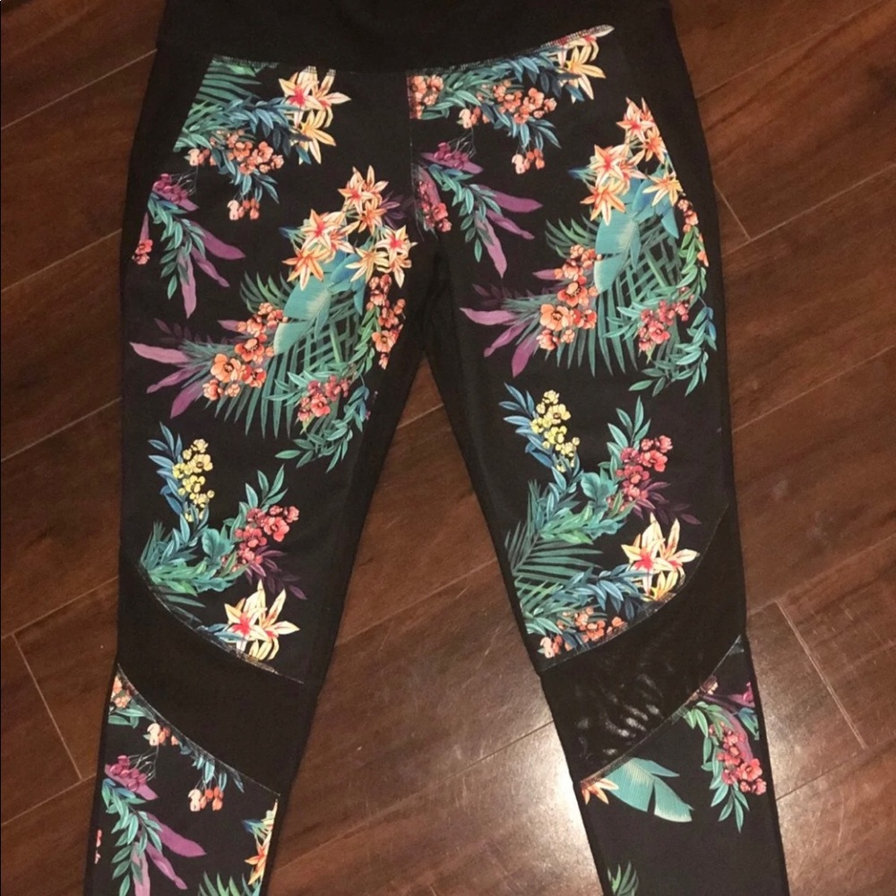 Xersion leggings with mesh